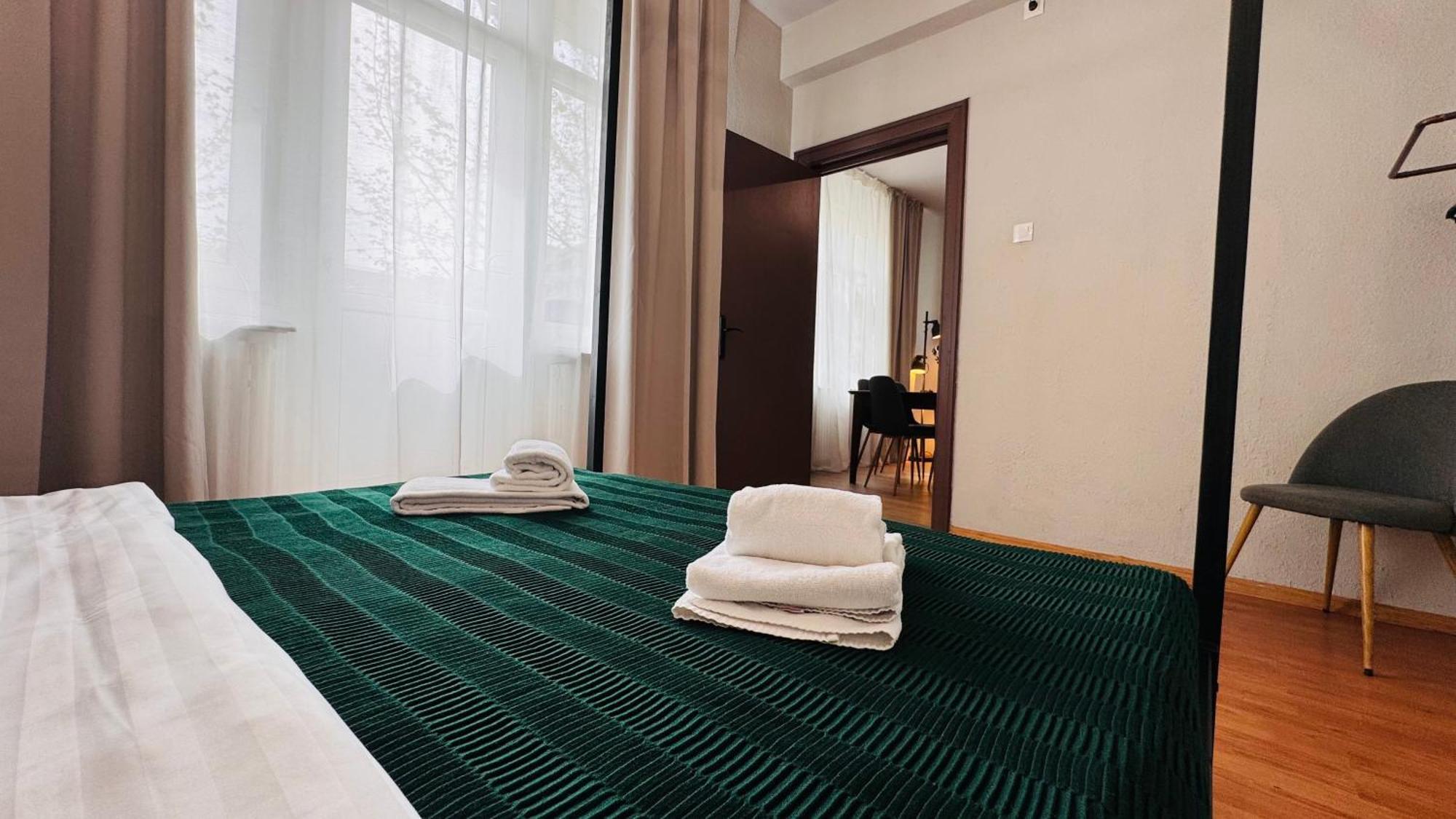 Ideal Home - Spacious & Modern Accommodation Near Unirii Square Bucharest Room photo