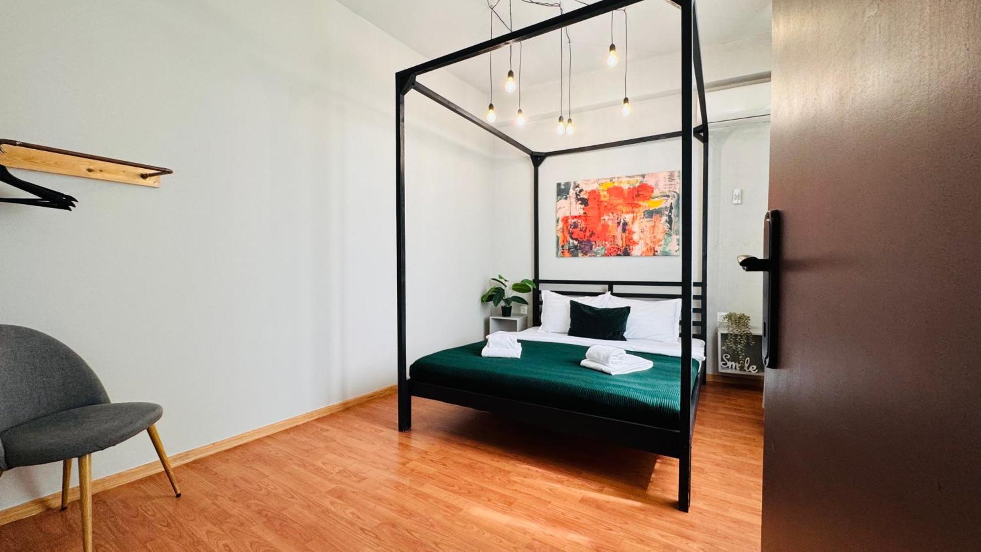Ideal Home - Spacious & Modern Accommodation Near Unirii Square Bucharest Room photo