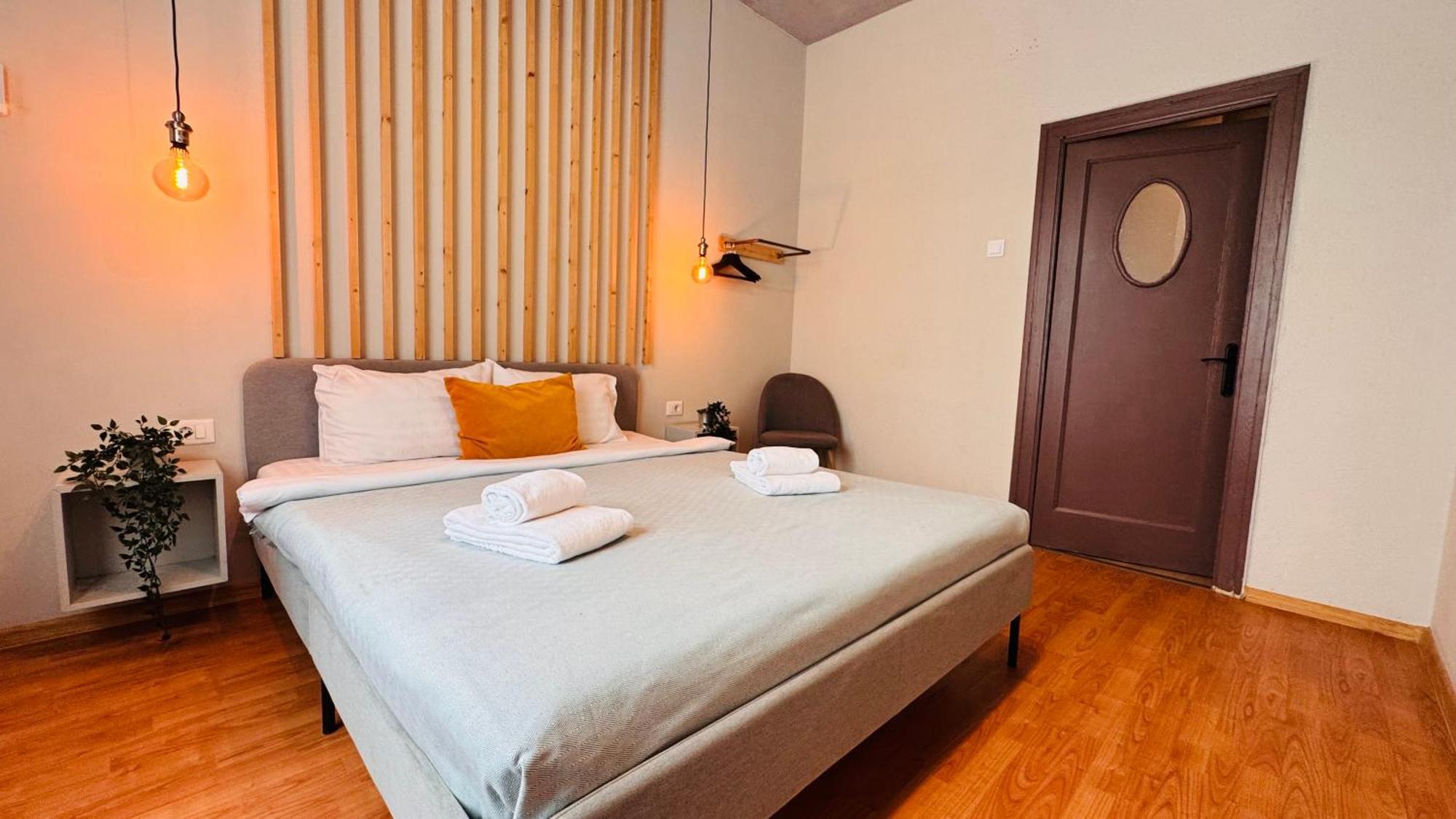 Ideal Home - Spacious & Modern Accommodation Near Unirii Square Bucharest Room photo